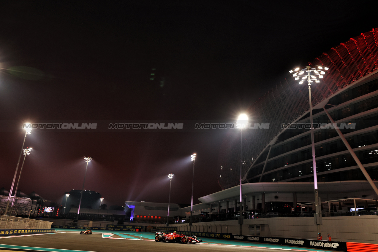 GP ABU DHABI, Carlos Sainz Jr (ESP) Ferrari SF-24.

06.12.2024. Formula 1 World Championship, Rd 24, Abu Dhabi Grand Prix, Yas Marina Circuit, Abu Dhabi, Practice Day.

 - www.xpbimages.com, EMail: requests@xpbimages.com © Copyright: Coates / XPB Images