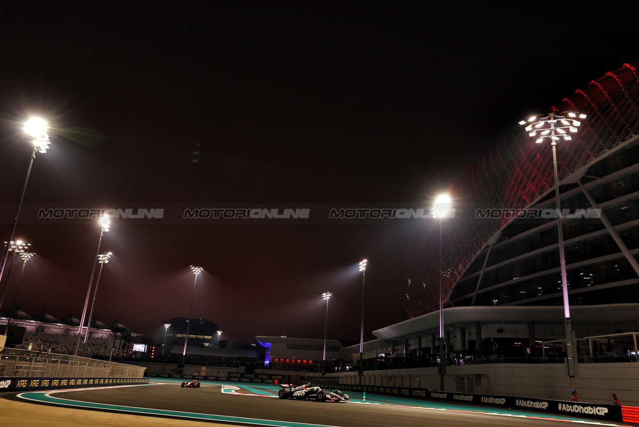 GP ABU DHABI, Nico Hulkenberg (GER) Haas VF-24.

06.12.2024. Formula 1 World Championship, Rd 24, Abu Dhabi Grand Prix, Yas Marina Circuit, Abu Dhabi, Practice Day.

 - www.xpbimages.com, EMail: requests@xpbimages.com © Copyright: Coates / XPB Images