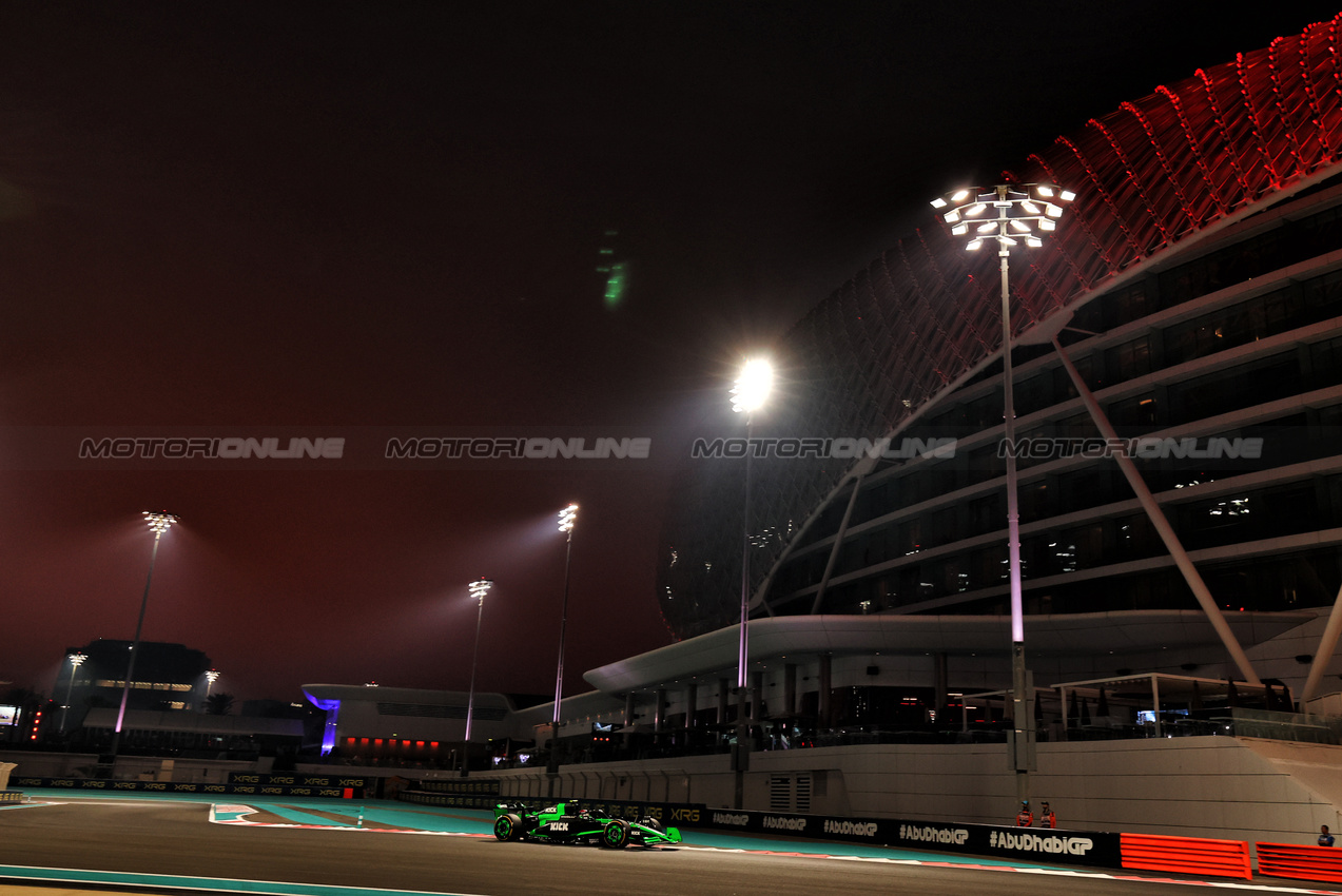 GP ABU DHABI, Zhou Guanyu (CHN) Sauber C44.

06.12.2024. Formula 1 World Championship, Rd 24, Abu Dhabi Grand Prix, Yas Marina Circuit, Abu Dhabi, Practice Day.

 - www.xpbimages.com, EMail: requests@xpbimages.com © Copyright: Coates / XPB Images