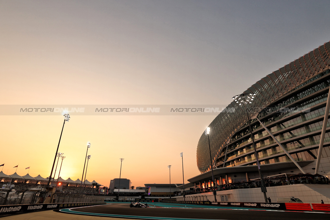 GP ABU DHABI, Kevin Magnussen (DEN) Haas VF-24.

06.12.2024. Formula 1 World Championship, Rd 24, Abu Dhabi Grand Prix, Yas Marina Circuit, Abu Dhabi, Practice Day.

 - www.xpbimages.com, EMail: requests@xpbimages.com © Copyright: Coates / XPB Images