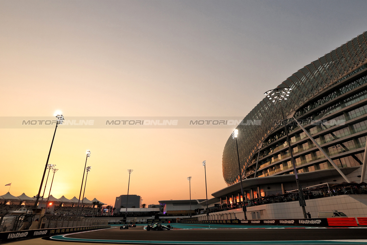 GP ABU DHABI, Fernando Alonso (ESP) Aston Martin F1 Team AMR24.

06.12.2024. Formula 1 World Championship, Rd 24, Abu Dhabi Grand Prix, Yas Marina Circuit, Abu Dhabi, Practice Day.

 - www.xpbimages.com, EMail: requests@xpbimages.com © Copyright: Coates / XPB Images