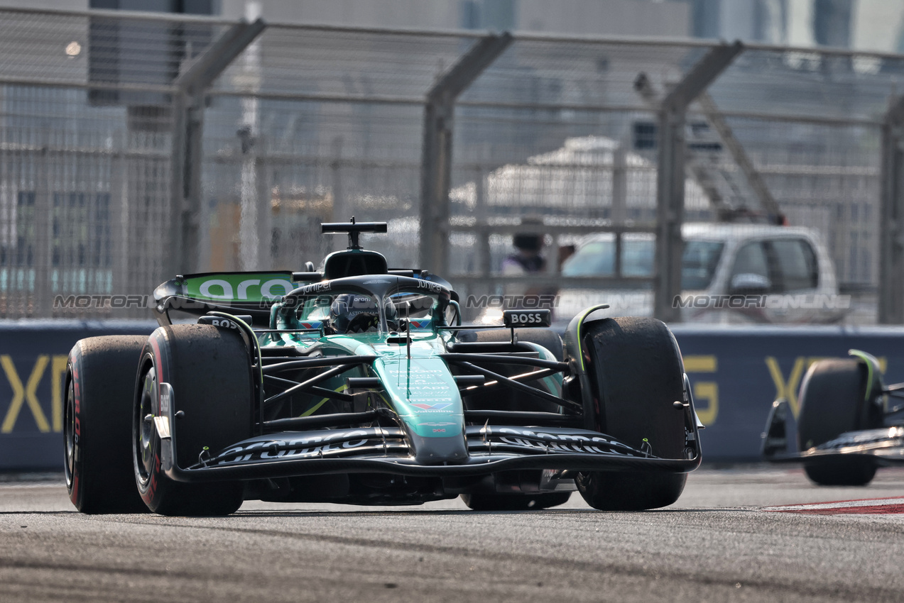 GP ABU DHABI, Felipe Drugovich (BRA) Aston Martin F1 Team AMR24, Reserve e Development Programme Driver.

06.12.2024. Formula 1 World Championship, Rd 24, Abu Dhabi Grand Prix, Yas Marina Circuit, Abu Dhabi, Practice Day.

- www.xpbimages.com, EMail: requests@xpbimages.com © Copyright: Moy / XPB Images