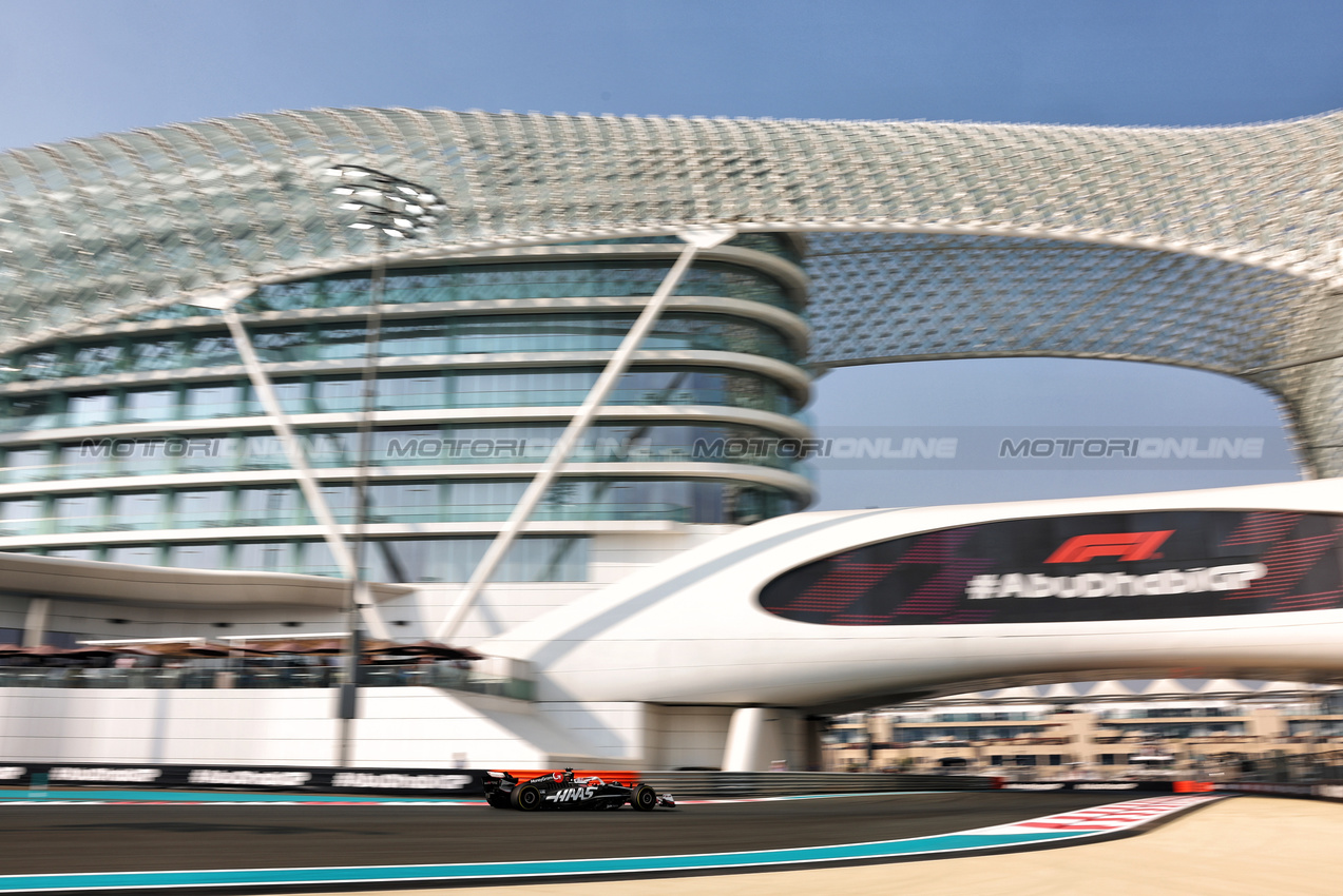GP ABU DHABI, Kevin Magnussen (DEN) Haas VF-24.

06.12.2024. Formula 1 World Championship, Rd 24, Abu Dhabi Grand Prix, Yas Marina Circuit, Abu Dhabi, Practice Day.

 - www.xpbimages.com, EMail: requests@xpbimages.com © Copyright: Coates / XPB Images