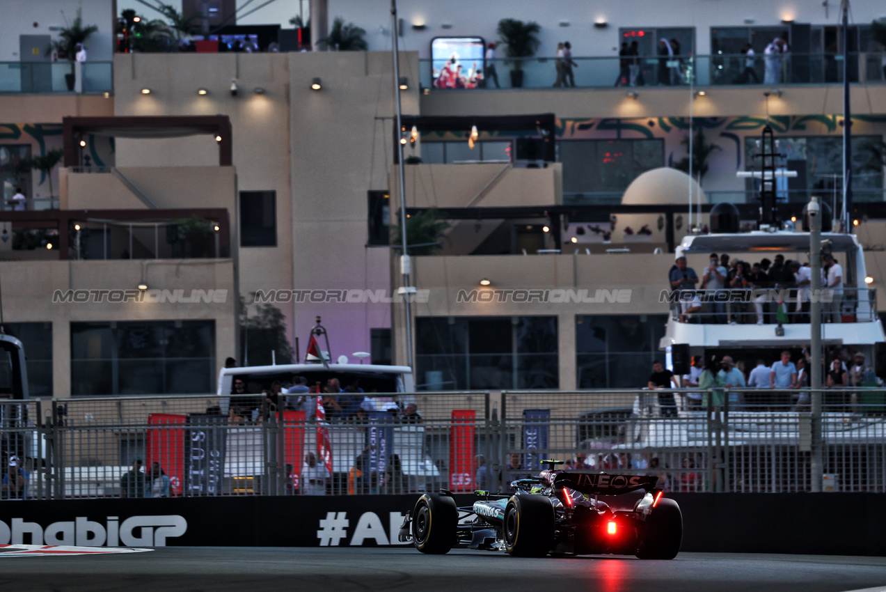 GP ABU DHABI, Lewis Hamilton (GBR) Mercedes AMG F1 W15.

06.12.2024. Formula 1 World Championship, Rd 24, Abu Dhabi Grand Prix, Yas Marina Circuit, Abu Dhabi, Practice Day.

 - www.xpbimages.com, EMail: requests@xpbimages.com © Copyright: Coates / XPB Images