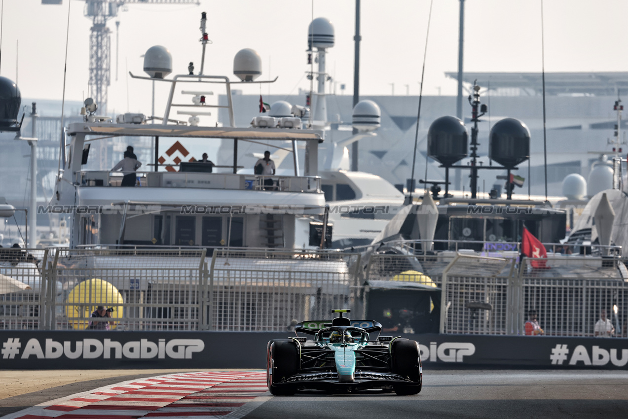 GP ABU DHABI, Fernando Alonso (ESP) Aston Martin F1 Team AMR24.

06.12.2024. Formula 1 World Championship, Rd 24, Abu Dhabi Grand Prix, Yas Marina Circuit, Abu Dhabi, Practice Day.

- www.xpbimages.com, EMail: requests@xpbimages.com © Copyright: Moy / XPB Images