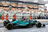 GP ABU DHABI, Fernando Alonso (ESP) Aston Martin F1 Team AMR24 e Lewis Hamilton (GBR) Mercedes AMG F1 W15 in the pits.

06.12.2024. Formula 1 World Championship, Rd 24, Abu Dhabi Grand Prix, Yas Marina Circuit, Abu Dhabi, Practice Day.

- www.xpbimages.com, EMail: requests@xpbimages.com © Copyright: Batchelor / XPB Images
