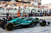 GP ABU DHABI, Fernando Alonso (ESP) Aston Martin F1 Team AMR24 e Lewis Hamilton (GBR) Mercedes AMG F1 W15 in the pits.

06.12.2024. Formula 1 World Championship, Rd 24, Abu Dhabi Grand Prix, Yas Marina Circuit, Abu Dhabi, Practice Day.

- www.xpbimages.com, EMail: requests@xpbimages.com © Copyright: Batchelor / XPB Images