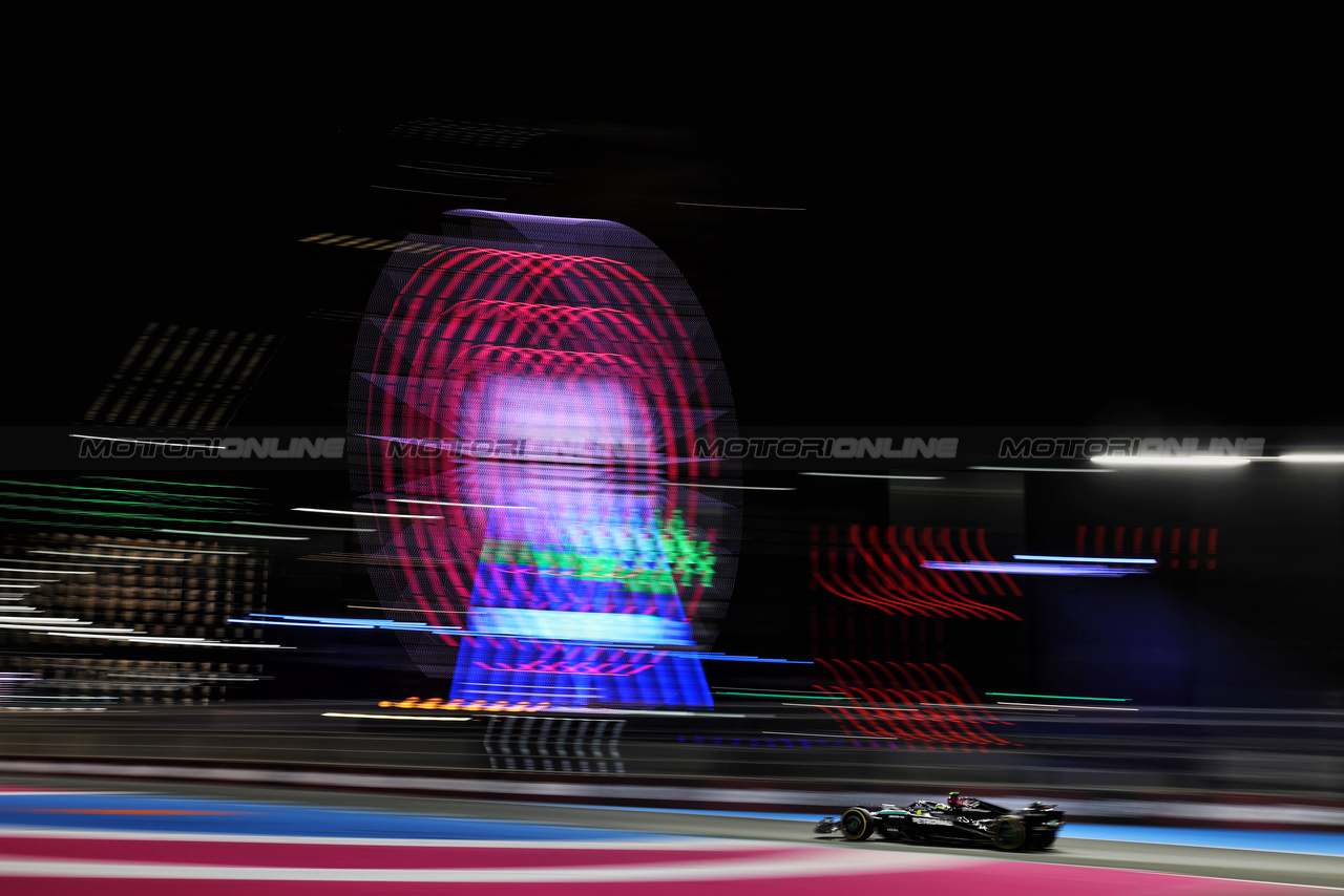 GP ARABIA SAUDITA, Lewis Hamilton (GBR) Mercedes AMG F1 W15.

07.03.2024. Formula 1 World Championship, Rd 2, Saudi Arabian Grand Prix, Jeddah, Saudi Arabia, Practice Day.

- www.xpbimages.com, EMail: requests@xpbimages.com © Copyright: Bearne / XPB Images