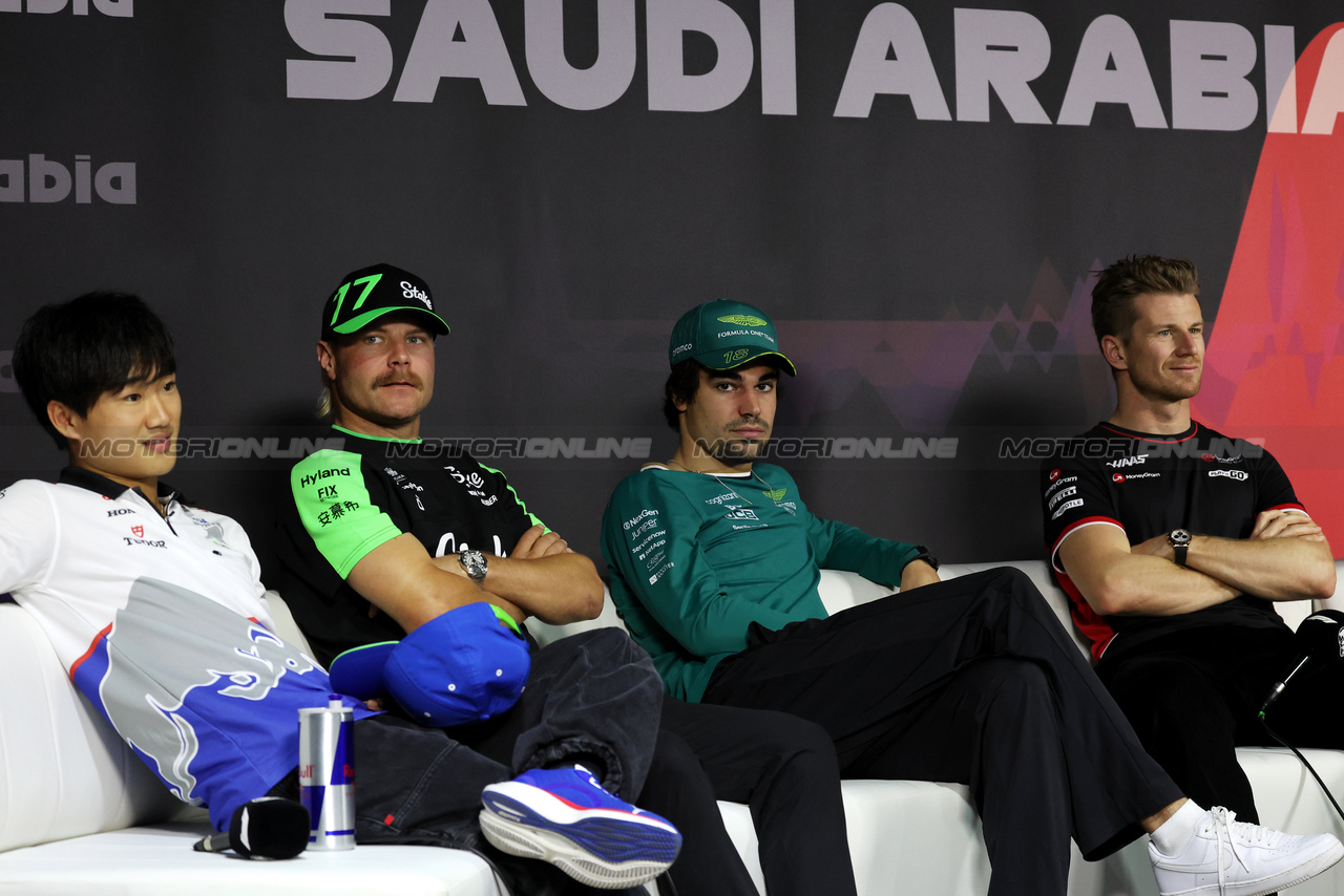 GP ARABIA SAUDITA, (L to R): Yuki Tsunoda (JPN) RB; Valtteri Bottas (FIN) Sauber; Lance Stroll (CDN) Aston Martin F1 Team; e Nico Hulkenberg (GER) Haas F1 Team, in the FIA Press Conference.

06.03.2024. Formula 1 World Championship, Rd 2, Saudi Arabian Grand Prix, Jeddah, Saudi Arabia, Preparation Day.

- www.xpbimages.com, EMail: requests@xpbimages.com © Copyright: Bearne / XPB Images