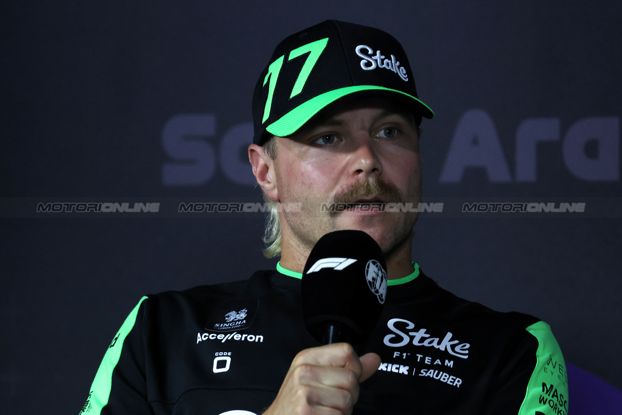 GP ARABIA SAUDITA, Valtteri Bottas (FIN) Sauber in the FIA Press Conference.

06.03.2024. Formula 1 World Championship, Rd 2, Saudi Arabian Grand Prix, Jeddah, Saudi Arabia, Preparation Day.

- www.xpbimages.com, EMail: requests@xpbimages.com © Copyright: Bearne / XPB Images