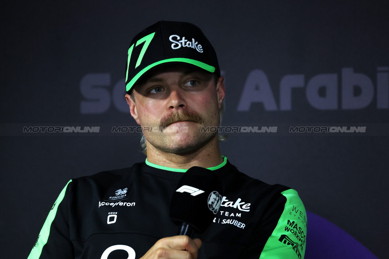 GP ARABIA SAUDITA, Valtteri Bottas (FIN) Sauber in the FIA Press Conference.

06.03.2024. Formula 1 World Championship, Rd 2, Saudi Arabian Grand Prix, Jeddah, Saudi Arabia, Preparation Day.

- www.xpbimages.com, EMail: requests@xpbimages.com © Copyright: Bearne / XPB Images