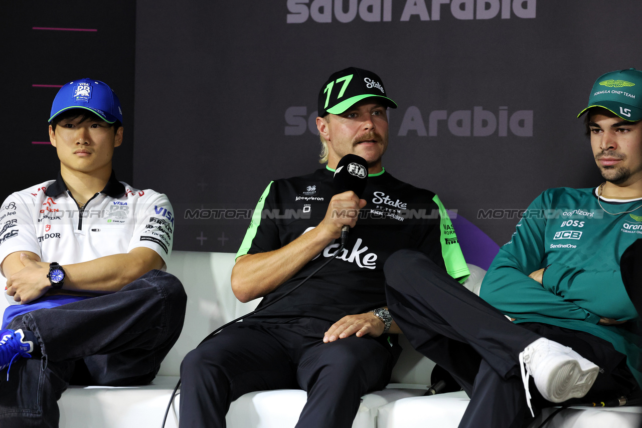 GP ARABIA SAUDITA, (L to R): Yuki Tsunoda (JPN) RB; Valtteri Bottas (FIN) Sauber; e Lance Stroll (CDN) Aston Martin F1 Team, in the FIA Press Conference.

06.03.2024. Formula 1 World Championship, Rd 2, Saudi Arabian Grand Prix, Jeddah, Saudi Arabia, Preparation Day.

- www.xpbimages.com, EMail: requests@xpbimages.com © Copyright: Bearne / XPB Images