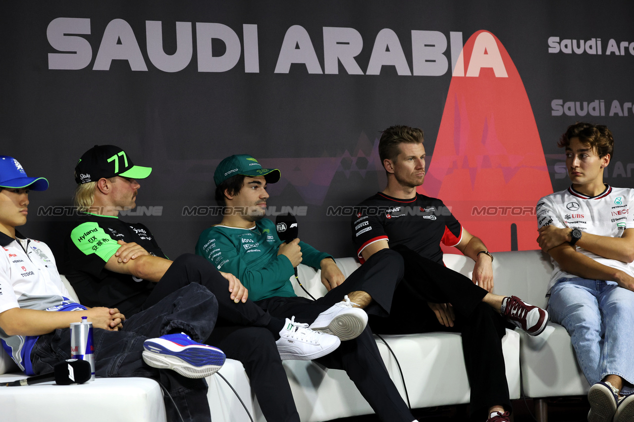 GP ARABIA SAUDITA, (L to R): Yuki Tsunoda (JPN) RB; Valtteri Bottas (FIN) Sauber; Lance Stroll (CDN) Aston Martin F1 Team; Nico Hulkenberg (GER) Haas F1 Team; e George Russell (GBR) Mercedes AMG F1, in the FIA Press Conference.

06.03.2024. Formula 1 World Championship, Rd 2, Saudi Arabian Grand Prix, Jeddah, Saudi Arabia, Preparation Day.

- www.xpbimages.com, EMail: requests@xpbimages.com © Copyright: Bearne / XPB Images