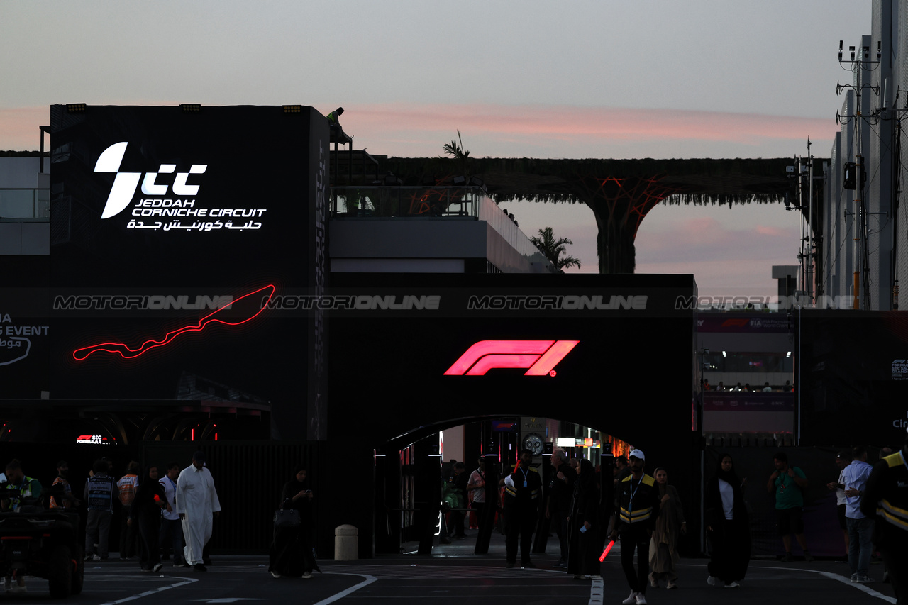 GP ARABIA SAUDITA, Paddock Atmosfera.

06.03.2024. Formula 1 World Championship, Rd 2, Saudi Arabian Grand Prix, Jeddah, Saudi Arabia, Preparation Day.

- www.xpbimages.com, EMail: requests@xpbimages.com © Copyright: Bearne / XPB Images