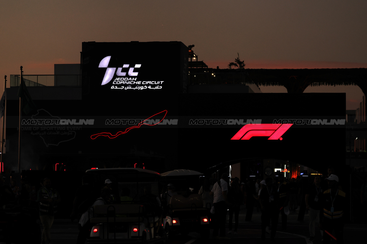 GP ARABIA SAUDITA, Paddock Atmosfera.

06.03.2024. Formula 1 World Championship, Rd 2, Saudi Arabian Grand Prix, Jeddah, Saudi Arabia, Preparation Day.

- www.xpbimages.com, EMail: requests@xpbimages.com © Copyright: Bearne / XPB Images