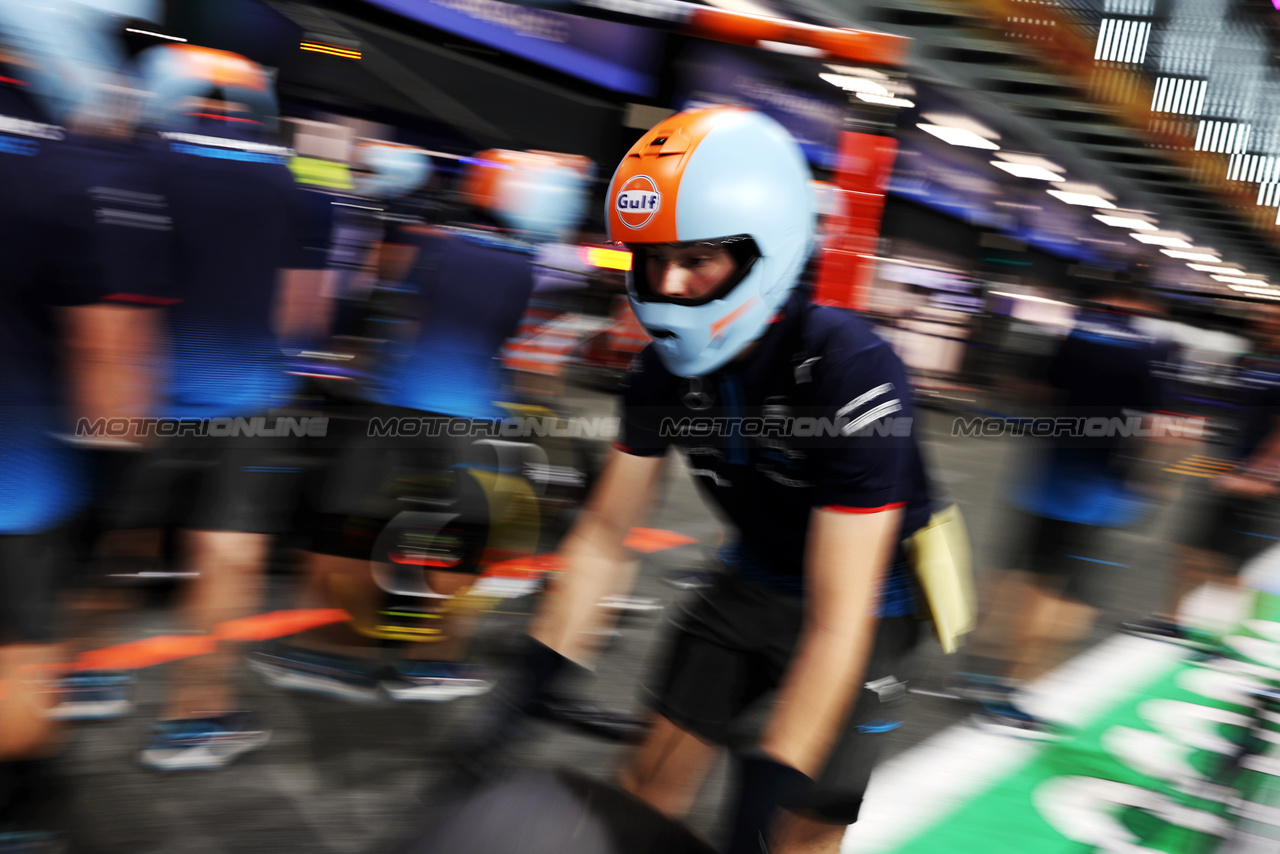 GP ARABIA SAUDITA, Williams Racing practices pit stops.

06.03.2024. Formula 1 World Championship, Rd 2, Saudi Arabian Grand Prix, Jeddah, Saudi Arabia, Preparation Day.

- www.xpbimages.com, EMail: requests@xpbimages.com © Copyright: Bearne / XPB Images