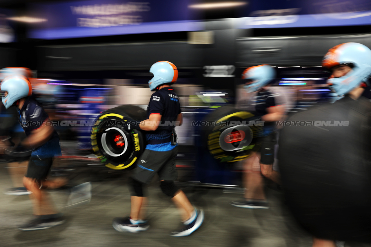 GP ARABIA SAUDITA, Williams Racing practices pit stops.

06.03.2024. Formula 1 World Championship, Rd 2, Saudi Arabian Grand Prix, Jeddah, Saudi Arabia, Preparation Day.

- www.xpbimages.com, EMail: requests@xpbimages.com © Copyright: Bearne / XPB Images