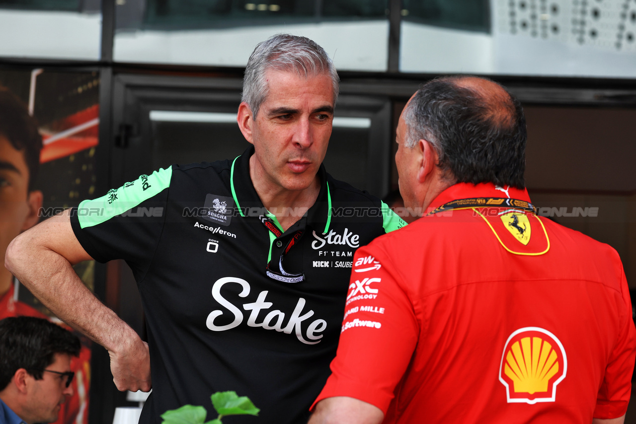 GP ARABIA SAUDITA, (L to R): Alessandro Alunni Bravi (ITA) Sauber Managing Director e Team Representative with Frederic Vasseur (FRA) Ferrari Team Principal.

06.03.2024. Formula 1 World Championship, Rd 2, Saudi Arabian Grand Prix, Jeddah, Saudi Arabia, Preparation Day.

- www.xpbimages.com, EMail: requests@xpbimages.com © Copyright: Moy / XPB Images