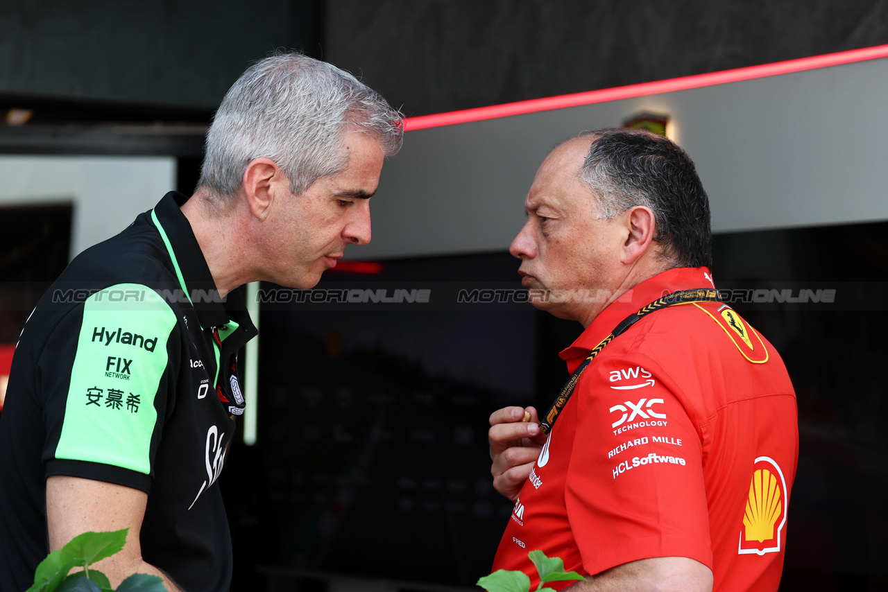 GP ARABIA SAUDITA, (L to R): Alessandro Alunni Bravi (ITA) Sauber Managing Director e Team Representative with Frederic Vasseur (FRA) Ferrari Team Principal.

06.03.2024. Formula 1 World Championship, Rd 2, Saudi Arabian Grand Prix, Jeddah, Saudi Arabia, Preparation Day.

- www.xpbimages.com, EMail: requests@xpbimages.com © Copyright: Moy / XPB Images