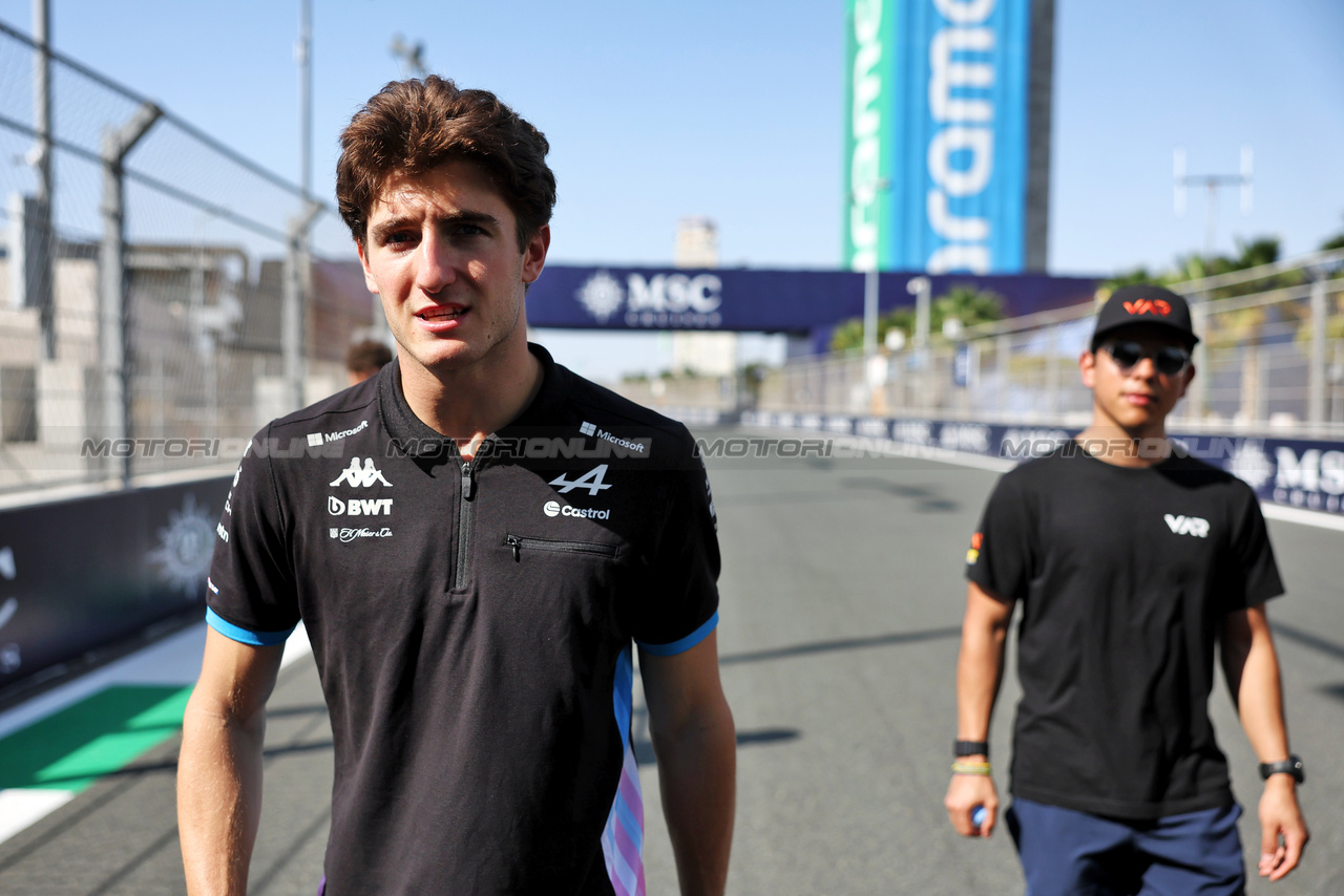 GP ARABIA SAUDITA, Jack Doohan (AUS) Alpine F1 Team Reserve Driver walks the circuit.

06.03.2024. Formula 1 World Championship, Rd 2, Saudi Arabian Grand Prix, Jeddah, Saudi Arabia, Preparation Day.

- www.xpbimages.com, EMail: requests@xpbimages.com © Copyright: Bearne / XPB Images