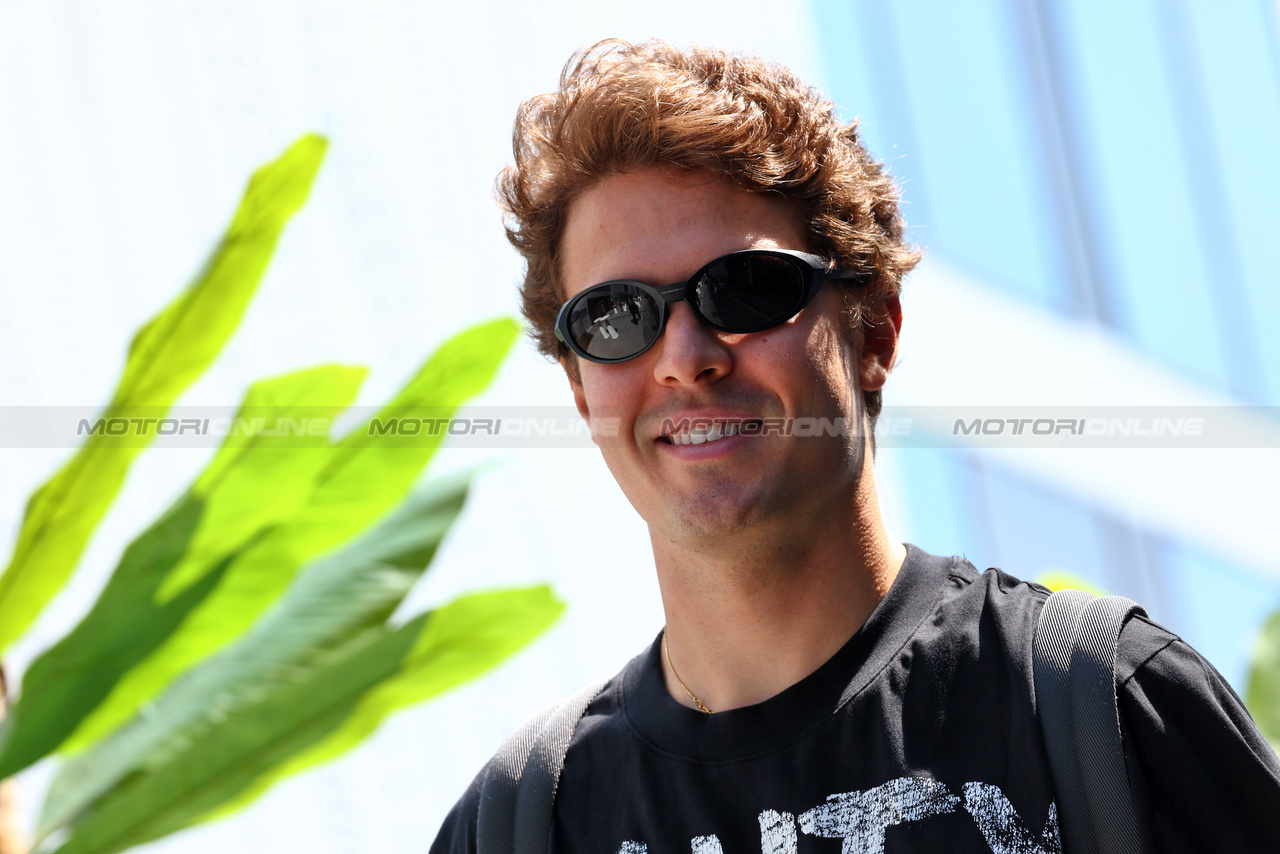 GP ARABIA SAUDITA, Felipe Drugovich (BRA) Aston Martin F1 Team, Reserve e Development Programme Driver.

06.03.2024. Formula 1 World Championship, Rd 2, Saudi Arabian Grand Prix, Jeddah, Saudi Arabia, Preparation Day.

 - www.xpbimages.com, EMail: requests@xpbimages.com © Copyright: Coates / XPB Images