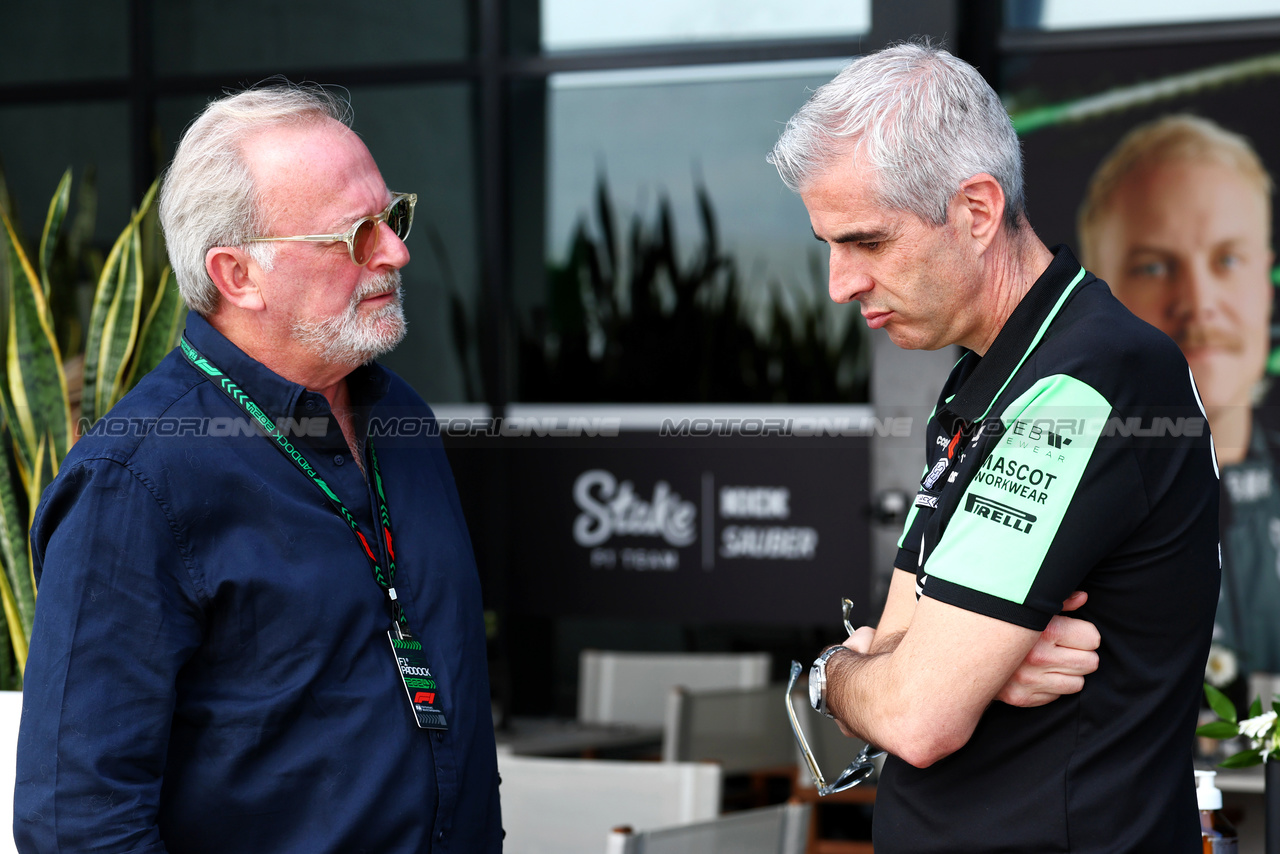 GP ARABIA SAUDITA, (L to R): Peter Bayer (AUT) RB Chief Executive Officer with Alessandro Alunni Bravi (ITA) Sauber Managing Director e Team Representative.

06.03.2024. Formula 1 World Championship, Rd 2, Saudi Arabian Grand Prix, Jeddah, Saudi Arabia, Preparation Day.

 - www.xpbimages.com, EMail: requests@xpbimages.com © Copyright: Coates / XPB Images