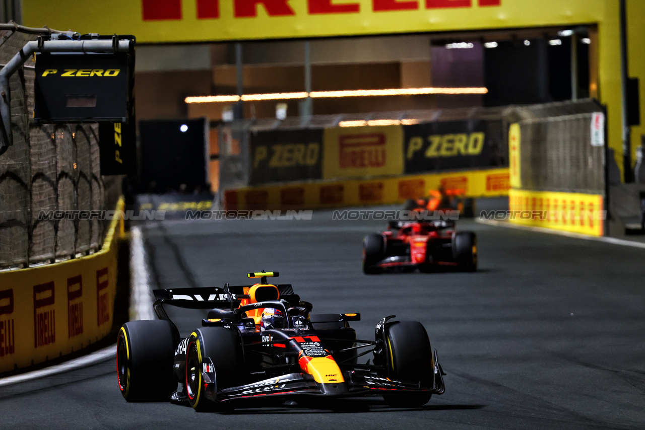 GP ARABIA SAUDITA, Sergio Perez (MEX) Red Bull Racing RB20.

09.03.2024. Formula 1 World Championship, Rd 2, Saudi Arabian Grand Prix, Jeddah, Saudi Arabia, Gara Day.

- www.xpbimages.com, EMail: requests@xpbimages.com © Copyright: Batchelor / XPB Images