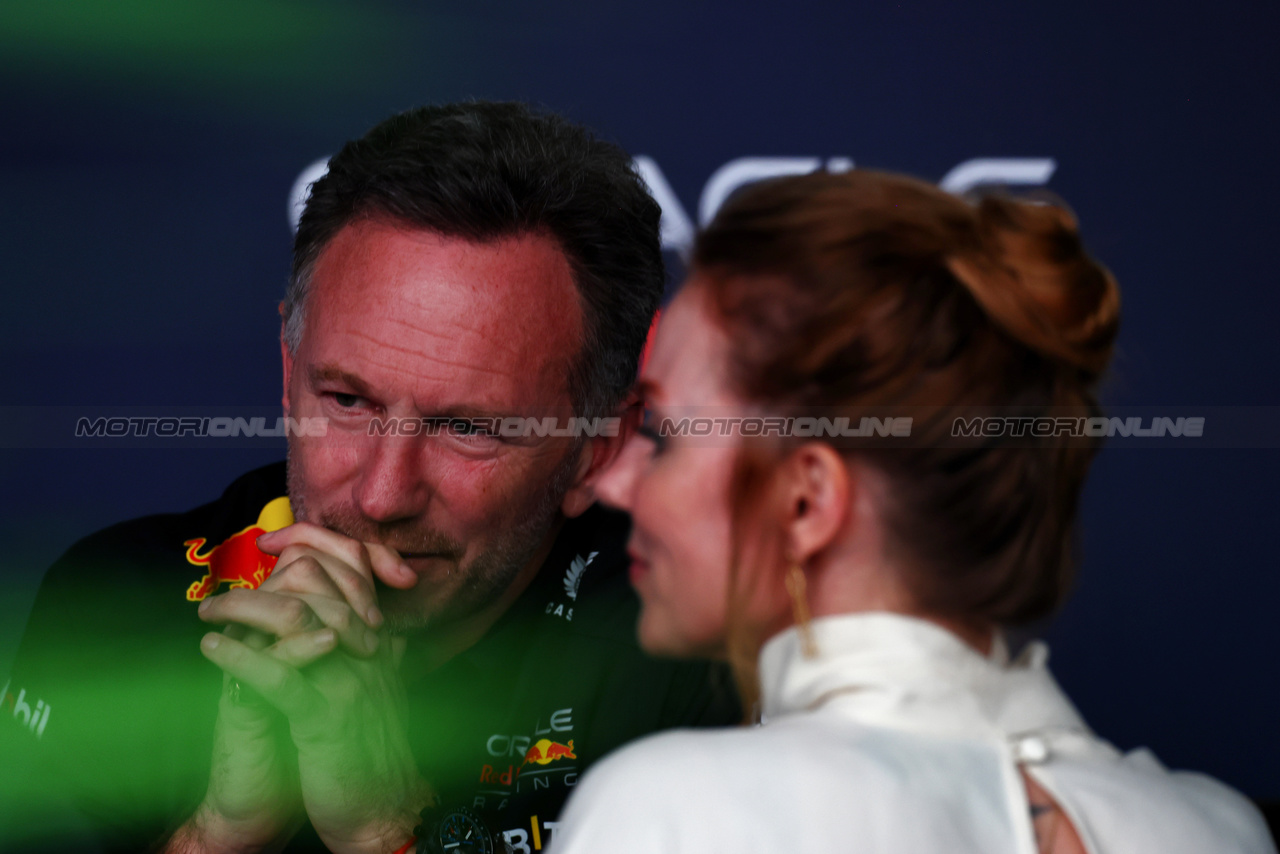 GP ARABIA SAUDITA, (L to R): Christian Horner (GBR) Red Bull Racing Team Principal with sua moglie Geri Horner (GBR) Singer.

09.03.2024. Formula 1 World Championship, Rd 2, Saudi Arabian Grand Prix, Jeddah, Saudi Arabia, Gara Day.

 - www.xpbimages.com, EMail: requests@xpbimages.com © Copyright: Coates / XPB Images
