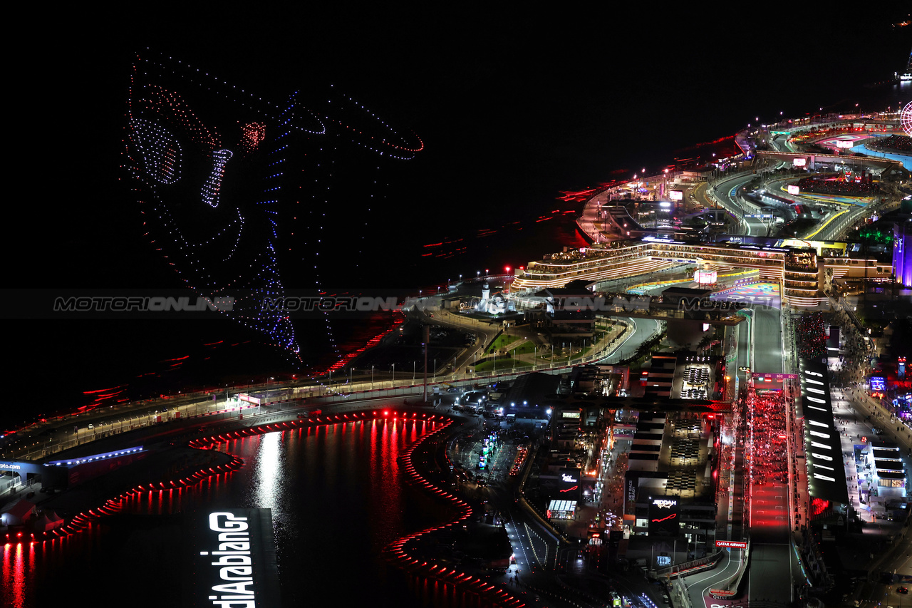 GP ARABIA SAUDITA, The grid before the partenza of the race - drone display.

09.03.2024. Formula 1 World Championship, Rd 2, Saudi Arabian Grand Prix, Jeddah, Saudi Arabia, Gara Day.

- www.xpbimages.com, EMail: requests@xpbimages.com © Copyright: Moy / XPB Images