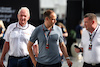 GP ARABIA SAUDITA, Oliver Mintzlaff (GER) Red Bull Managing Director (Centre) with Dr Helmut Marko (AUT) Red Bull Motorsport Consultant (Left).
09.03.2024. Formula 1 World Championship, Rd 2, Saudi Arabian Grand Prix, Jeddah, Saudi Arabia, Gara Day.
- www.xpbimages.com, EMail: requests@xpbimages.com © Copyright: Moy / XPB Images