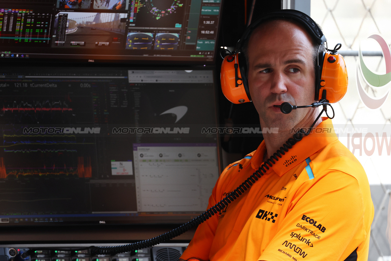 GP ARABIA SAUDITA, Tom Stallard (GBR) McLaren Gara Engineer.

08.03.2024. Formula 1 World Championship, Rd 2, Saudi Arabian Grand Prix, Jeddah, Saudi Arabia, Qualifiche Day.

- www.xpbimages.com, EMail: requests@xpbimages.com © Copyright: Batchelor / XPB Images