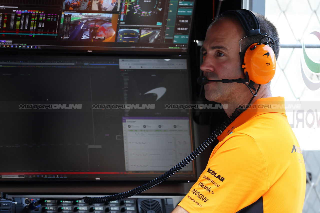 GP ARABIA SAUDITA, Tom Stallard (GBR) McLaren Gara Engineer.

08.03.2024. Formula 1 World Championship, Rd 2, Saudi Arabian Grand Prix, Jeddah, Saudi Arabia, Qualifiche Day.

- www.xpbimages.com, EMail: requests@xpbimages.com © Copyright: Batchelor / XPB Images