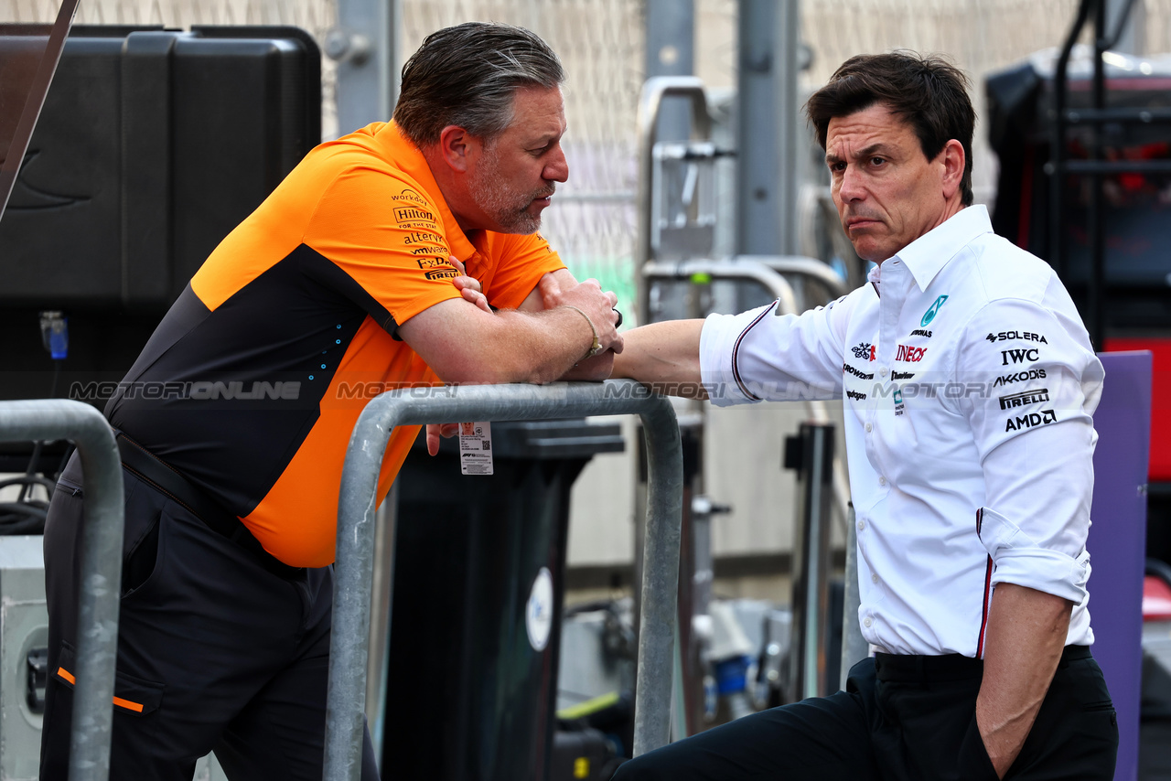 GP ARABIA SAUDITA, (L to R): Zak Brown (USA) McLaren Executive Director with Toto Wolff (GER) Mercedes AMG F1 Shareholder e Executive Director.

08.03.2024. Formula 1 World Championship, Rd 2, Saudi Arabian Grand Prix, Jeddah, Saudi Arabia, Qualifiche Day.

- www.xpbimages.com, EMail: requests@xpbimages.com © Copyright: Batchelor / XPB Images