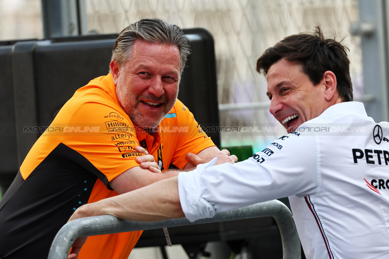 GP ARABIA SAUDITA, (L to R): Zak Brown (USA) McLaren Executive Director with Toto Wolff (GER) Mercedes AMG F1 Shareholder e Executive Director.

08.03.2024. Formula 1 World Championship, Rd 2, Saudi Arabian Grand Prix, Jeddah, Saudi Arabia, Qualifiche Day.

- www.xpbimages.com, EMail: requests@xpbimages.com © Copyright: Batchelor / XPB Images