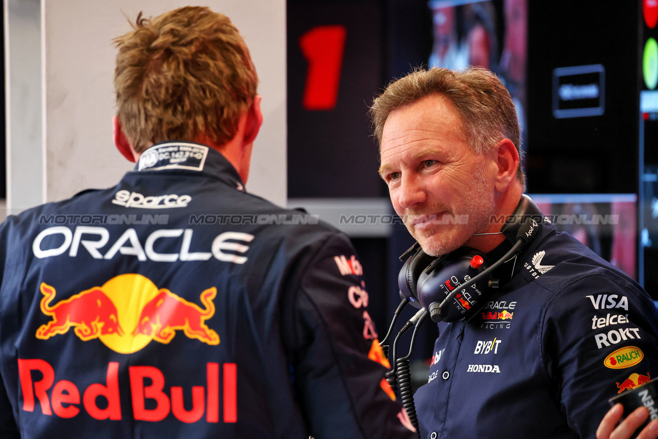 GP ARABIA SAUDITA, Christian Horner (GBR) Red Bull Racing Team Principal with Max Verstappen (NLD) Red Bull Racing.

08.03.2024. Formula 1 World Championship, Rd 2, Saudi Arabian Grand Prix, Jeddah, Saudi Arabia, Qualifiche Day.

- www.xpbimages.com, EMail: requests@xpbimages.com © Copyright: Batchelor / XPB Images