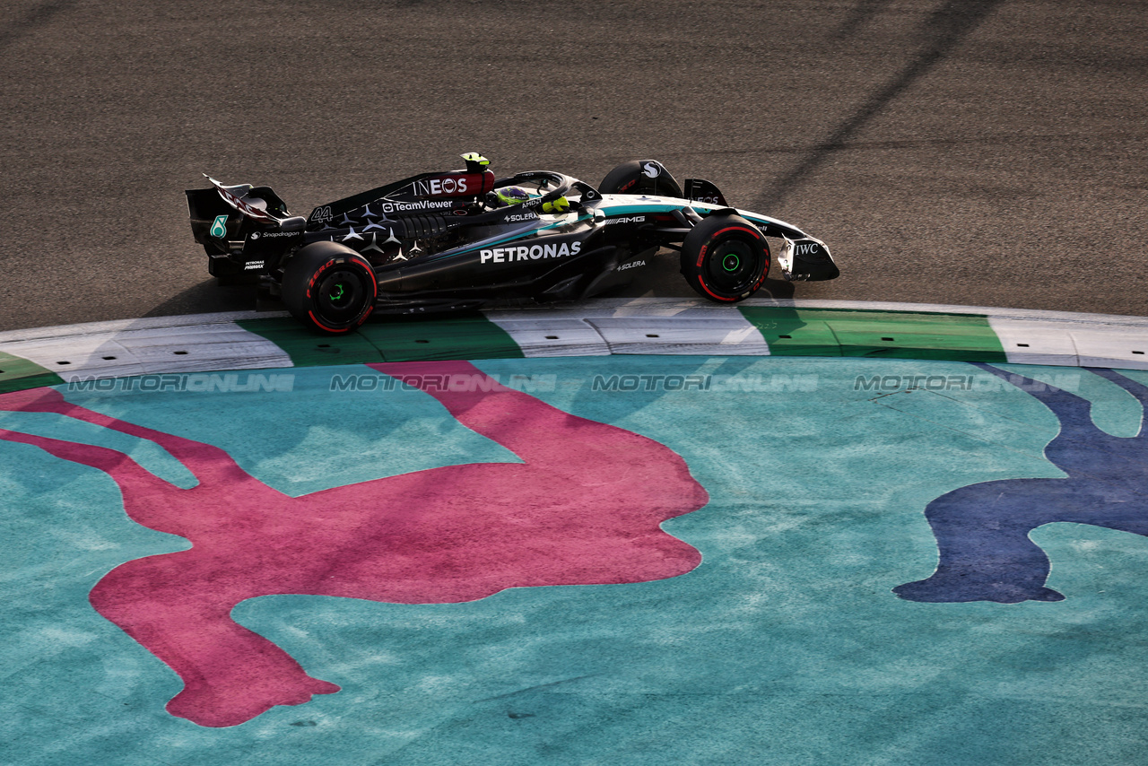GP ARABIA SAUDITA, Lewis Hamilton (GBR) Mercedes AMG F1 W15.

08.03.2024. Formula 1 World Championship, Rd 2, Saudi Arabian Grand Prix, Jeddah, Saudi Arabia, Qualifiche Day.

- www.xpbimages.com, EMail: requests@xpbimages.com © Copyright: Moy / XPB Images