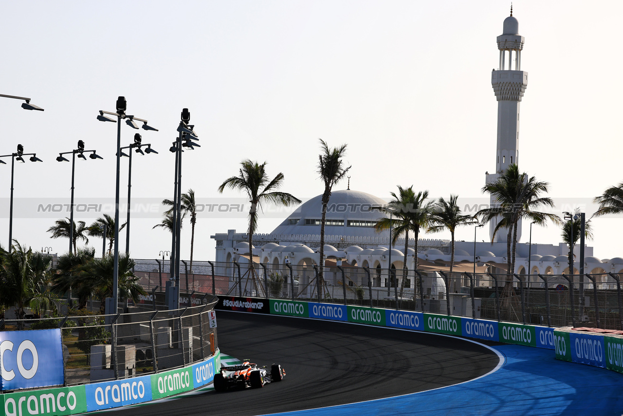 GP ARABIA SAUDITA, Lando Norris (GBR) McLaren MCL38.

08.03.2024. Formula 1 World Championship, Rd 2, Saudi Arabian Grand Prix, Jeddah, Saudi Arabia, Qualifiche Day.

 - www.xpbimages.com, EMail: requests@xpbimages.com © Copyright: Coates / XPB Images