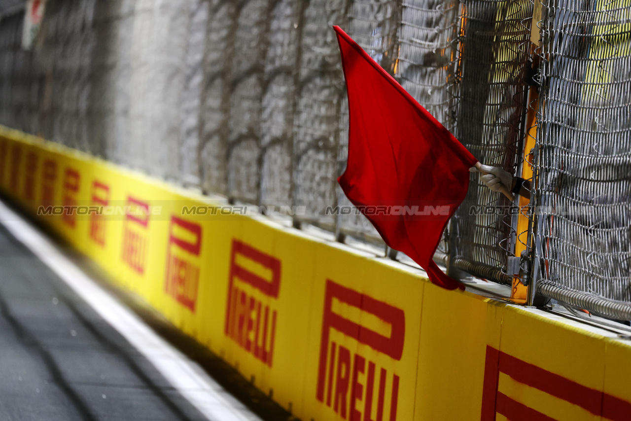 GP ARABIA SAUDITA, Circuit Atmosfera - red flag during qualifying.

08.03.2024. Formula 1 World Championship, Rd 2, Saudi Arabian Grand Prix, Jeddah, Saudi Arabia, Qualifiche Day.

- www.xpbimages.com, EMail: requests@xpbimages.com © Copyright: Moy / XPB Images
