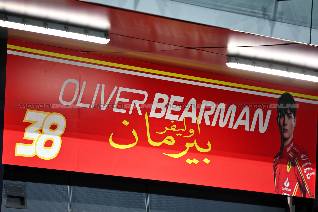 GP ARABIA SAUDITA, Pit garage sign for Oliver Bearman (GBR) Ferrari Reserve Driver.

08.03.2024. Formula 1 World Championship, Rd 2, Saudi Arabian Grand Prix, Jeddah, Saudi Arabia, Qualifiche Day.

- www.xpbimages.com, EMail: requests@xpbimages.com © Copyright: Batchelor / XPB Images