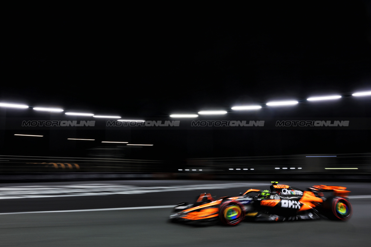 GP ARABIA SAUDITA, Lando Norris (GBR) McLaren MCL38.

08.03.2024. Formula 1 World Championship, Rd 2, Saudi Arabian Grand Prix, Jeddah, Saudi Arabia, Qualifiche Day.

- www.xpbimages.com, EMail: requests@xpbimages.com © Copyright: Bearne / XPB Images