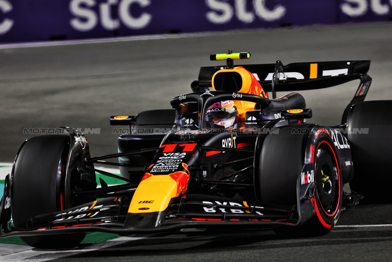 GP ARABIA SAUDITA, Sergio Perez (MEX) Red Bull Racing RB20.

08.03.2024. Formula 1 World Championship, Rd 2, Saudi Arabian Grand Prix, Jeddah, Saudi Arabia, Qualifiche Day.

- www.xpbimages.com, EMail: requests@xpbimages.com © Copyright: Bearne / XPB Images