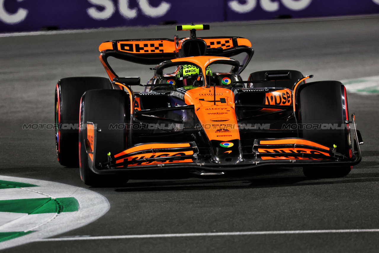 GP ARABIA SAUDITA, Lando Norris (GBR) McLaren MCL38.

08.03.2024. Formula 1 World Championship, Rd 2, Saudi Arabian Grand Prix, Jeddah, Saudi Arabia, Qualifiche Day.

- www.xpbimages.com, EMail: requests@xpbimages.com © Copyright: Bearne / XPB Images