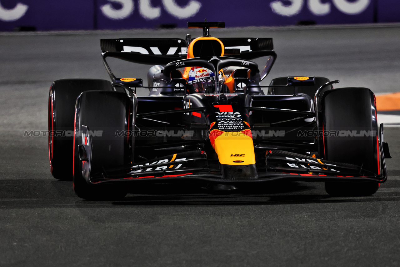 GP ARABIA SAUDITA, Max Verstappen (NLD) Red Bull Racing RB20.

08.03.2024. Formula 1 World Championship, Rd 2, Saudi Arabian Grand Prix, Jeddah, Saudi Arabia, Qualifiche Day.

- www.xpbimages.com, EMail: requests@xpbimages.com © Copyright: Bearne / XPB Images
