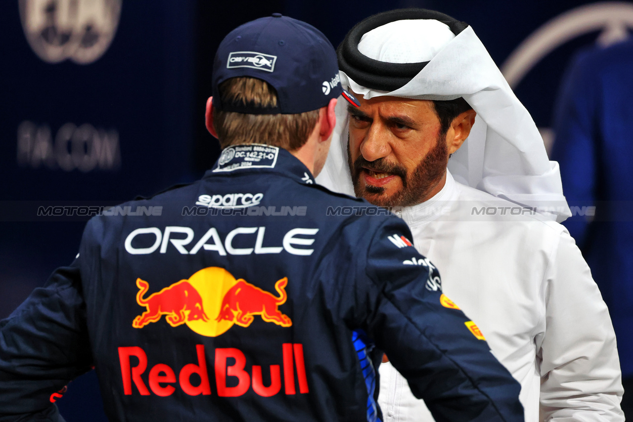 GP ARABIA SAUDITA, (L to R): Max Verstappen (NLD) Red Bull Racing with Mohammed Bin Sulayem (UAE) FIA President in qualifying parc ferme.

08.03.2024. Formula 1 World Championship, Rd 2, Saudi Arabian Grand Prix, Jeddah, Saudi Arabia, Qualifiche Day.

- www.xpbimages.com, EMail: requests@xpbimages.com © Copyright: Batchelor / XPB Images