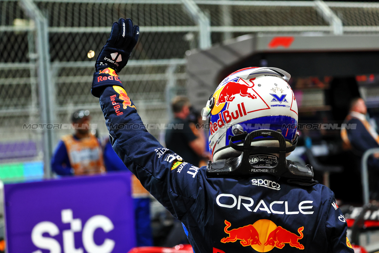 GP ARABIA SAUDITA, Max Verstappen (NLD) Red Bull Racing celebrates his pole position in qualifying parc ferme.

08.03.2024. Formula 1 World Championship, Rd 2, Saudi Arabian Grand Prix, Jeddah, Saudi Arabia, Qualifiche Day.

- www.xpbimages.com, EMail: requests@xpbimages.com © Copyright: Charniaux / XPB Images