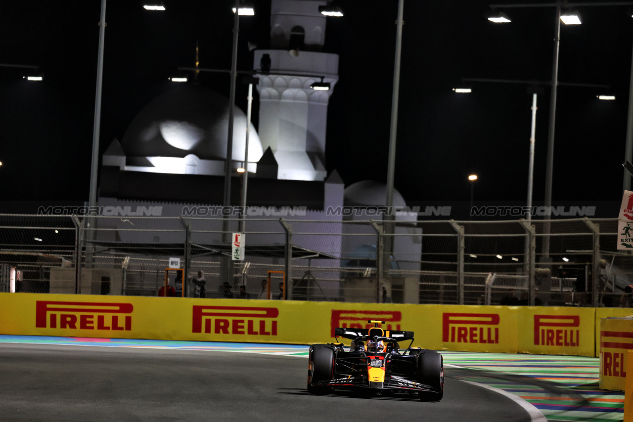 GP ARABIA SAUDITA, Sergio Perez (MEX) Red Bull Racing RB20.

08.03.2024. Formula 1 World Championship, Rd 2, Saudi Arabian Grand Prix, Jeddah, Saudi Arabia, Qualifiche Day.

- www.xpbimages.com, EMail: requests@xpbimages.com © Copyright: Moy / XPB Images