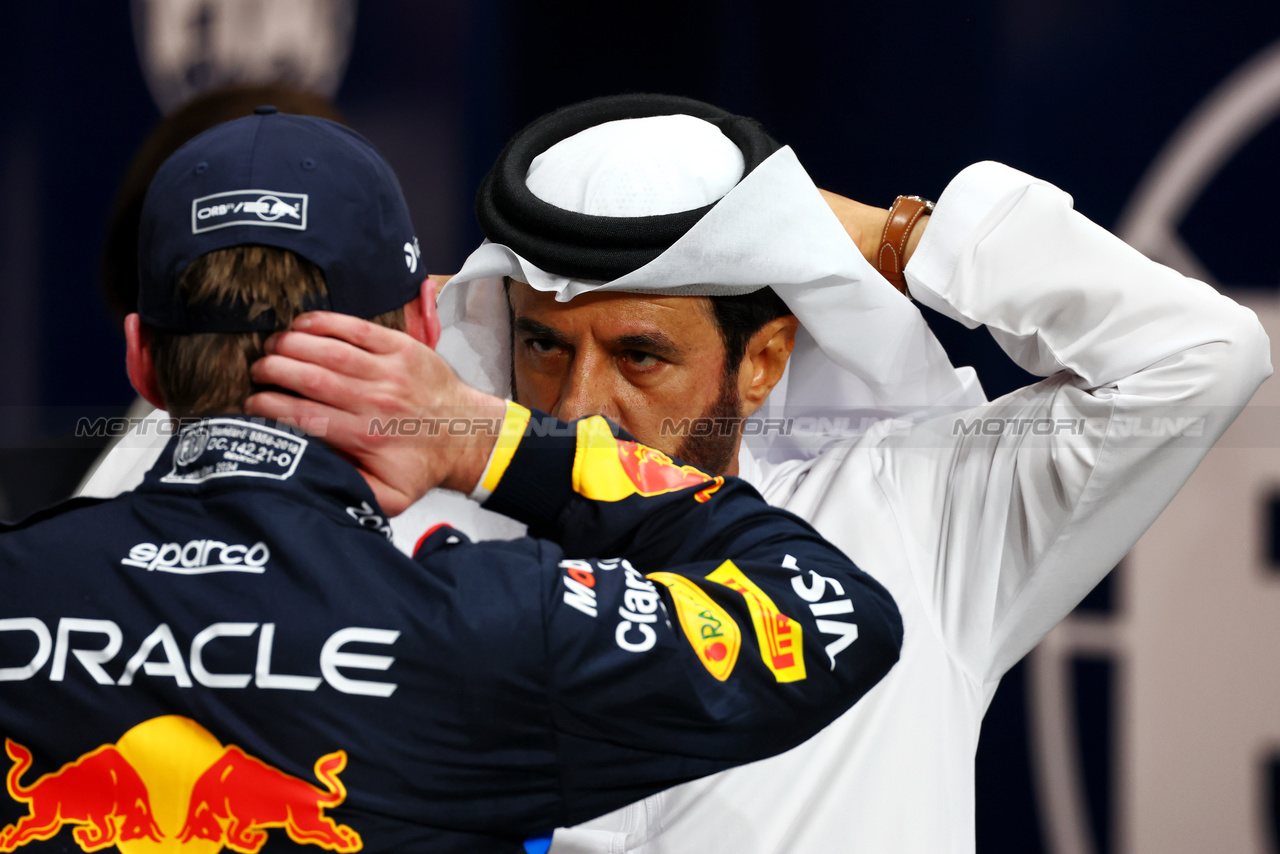 GP ARABIA SAUDITA, (L to R): Max Verstappen (NLD) Red Bull Racing with Mohammed Bin Sulayem (UAE) FIA President in qualifying parc ferme.

08.03.2024. Formula 1 World Championship, Rd 2, Saudi Arabian Grand Prix, Jeddah, Saudi Arabia, Qualifiche Day.

 - www.xpbimages.com, EMail: requests@xpbimages.com © Copyright: Coates / XPB Images