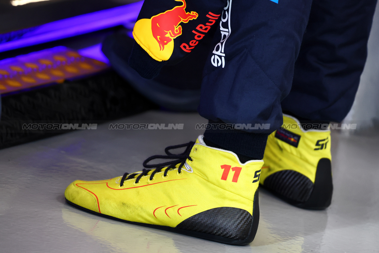 GP ARABIA SAUDITA, Sergio Perez (MEX) Red Bull Racing - racinbg boots.

08.03.2024. Formula 1 World Championship, Rd 2, Saudi Arabian Grand Prix, Jeddah, Saudi Arabia, Qualifiche Day.

- www.xpbimages.com, EMail: requests@xpbimages.com © Copyright: Batchelor / XPB Images