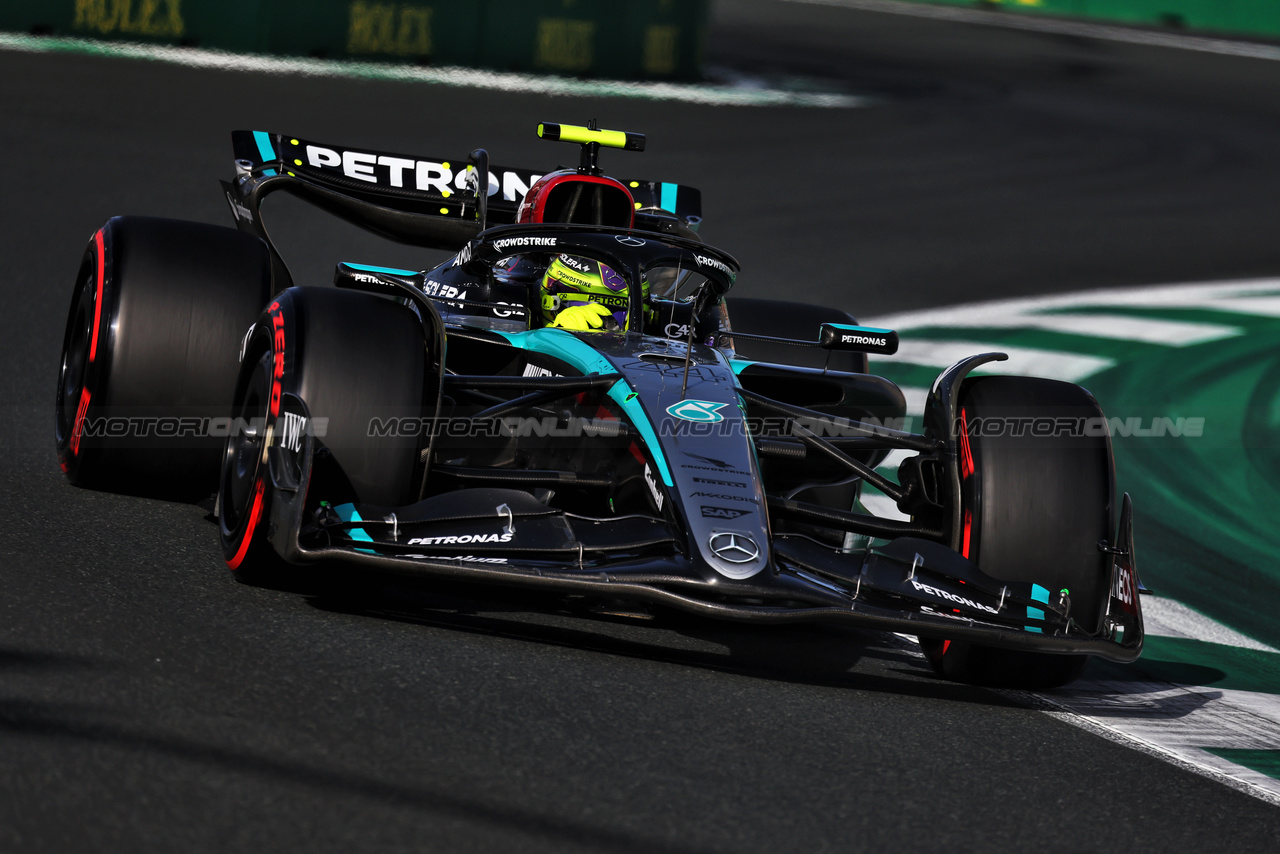 GP ARABIA SAUDITA, Lewis Hamilton (GBR) Mercedes AMG F1 W15.

08.03.2024. Formula 1 World Championship, Rd 2, Saudi Arabian Grand Prix, Jeddah, Saudi Arabia, Qualifiche Day.

- www.xpbimages.com, EMail: requests@xpbimages.com © Copyright: Moy / XPB Images
