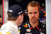 GP ARABIA SAUDITA, Tom Hart (GBR) Red Bull Racing Performance Engineer with Max Verstappen (NLD) Red Bull Racing.
08.03.2024. Formula 1 World Championship, Rd 2, Saudi Arabian Grand Prix, Jeddah, Saudi Arabia, Qualifiche Day.
- www.xpbimages.com, EMail: requests@xpbimages.com © Copyright: Batchelor / XPB Images
